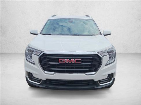 Used 2022 GMC Terrain SLE w/ Driver Convenience Package FWD image 2