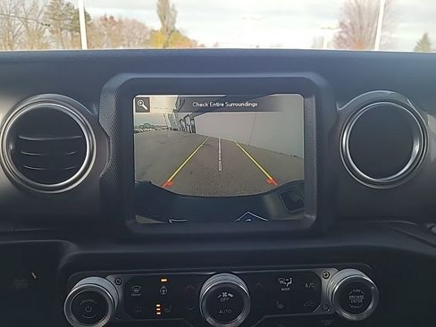 Used 2020 Jeep Gladiator Overland image 23