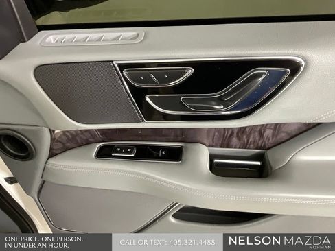 Used 2019 Lincoln Navigator L Select RWD image 21