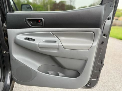 Used 2013 Toyota Tacoma 4x4 Double Cab w/ TRD Off-Road Pkg image 42