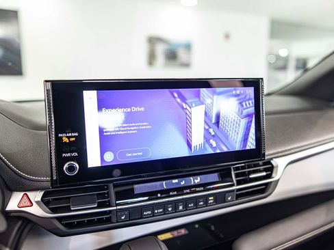 Used 2025 Toyota Sienna XSE image 30