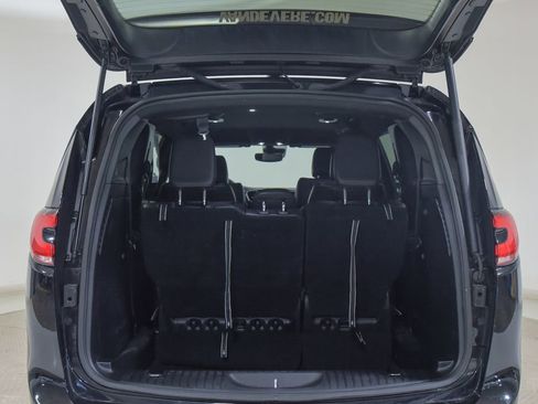 Used 2025 Chrysler Pacifica Select FWD image 14