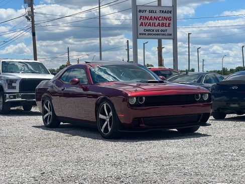 Used 2017 Dodge Challenger R/T RWD image 2