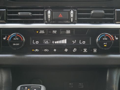 Used 2024 Nissan Pathfinder SV w/ SV Premium Package AWD/4WD image 22