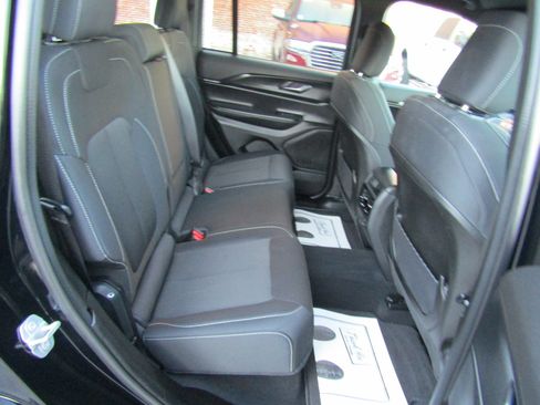 Used 2024 Jeep Grand Cherokee Laredo w/ Luxury Tech Group I image 16