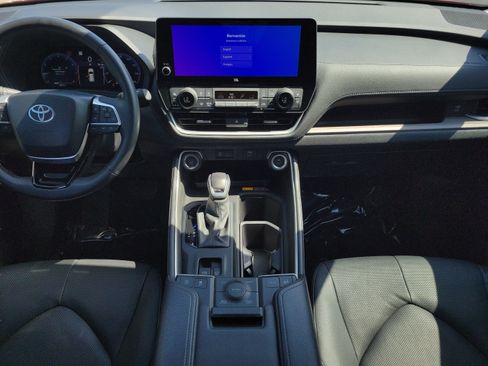 Used 2025 Toyota Grand Highlander AWD image 19