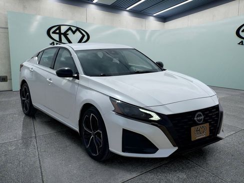 Used 2023 Nissan Altima 2.5 SR AWD/4WD image 1