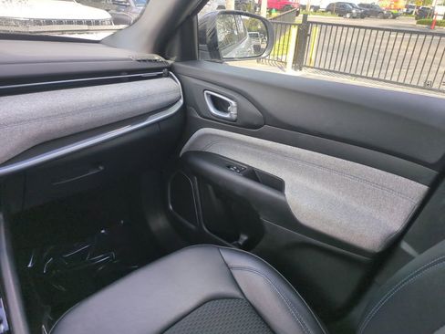 Used 2025 Jeep Compass Latitude image 19