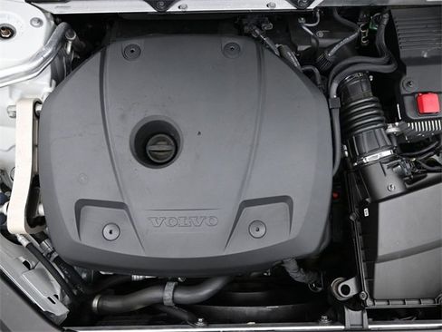 Used 2022 Volvo XC90 T6 Momentum w/ Climate Package image 36