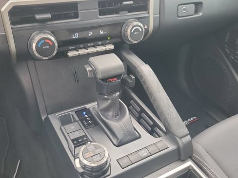 Certified 2025 Toyota Tacoma TRD Off-Road AWD/4WD image 15