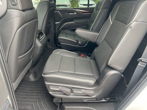 Used 2022 Cadillac Escalade Premium Luxury image 19