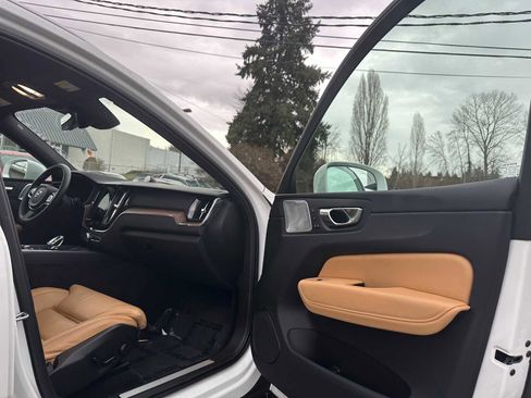 Certified 2023 Volvo XC60 T8 Ultimate w/ Climate Package image 11