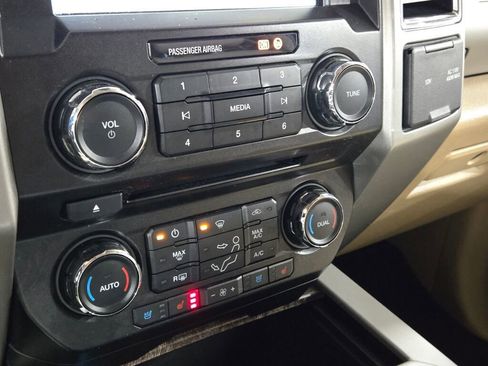 Used 2017 Ford F250 Lariat w/ Chrome Package image 31