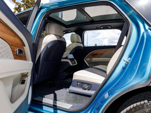 New 2025 Bentley Bentayga Extended Wheelbase image 31