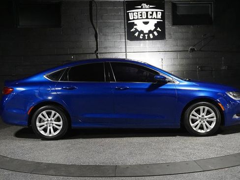 Used 2016 Chrysler 200 Limited image 7