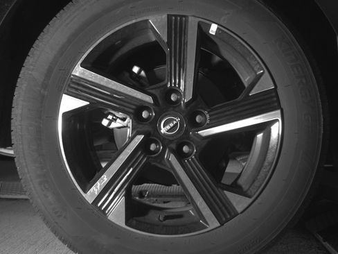 Used 2025 Nissan Sentra SV FWD image 15