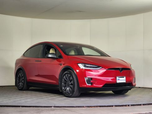 Used 2016 Tesla Model X image 1