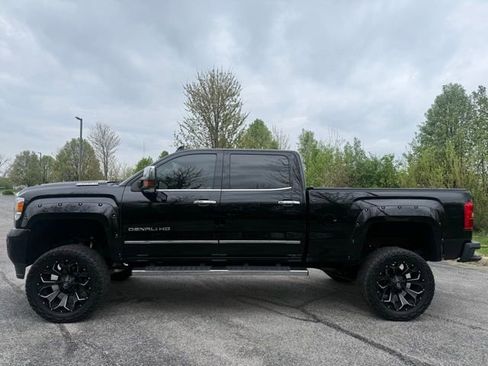 Used 2018 GMC Sierra 2500 Denali w/ Duramax Plus Package image 9