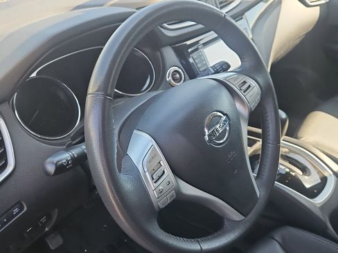 Used 2015 Nissan Rogue SL w/ SL Premium Package FWD image 2