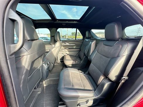 Used 2025 Ford Explorer ST image 17