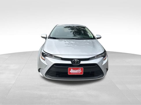 Used 2023 Toyota Corolla LE image 2