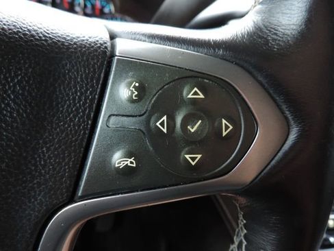 Used 2016 Chevrolet Suburban LT RWD image 30