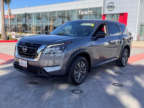 Certified 2024 Nissan Pathfinder S image 4