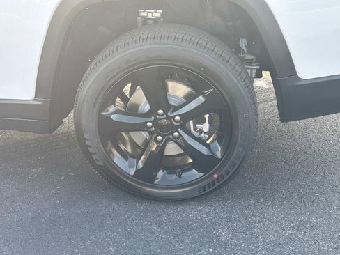 New 2025 Jeep Grand Cherokee L Altitude image 11