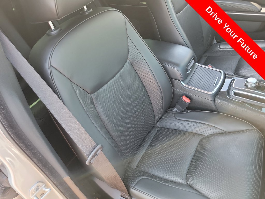 Used 2023 Chrysler 300 Touring L w/ Safetytec Plus Group RWD image 20