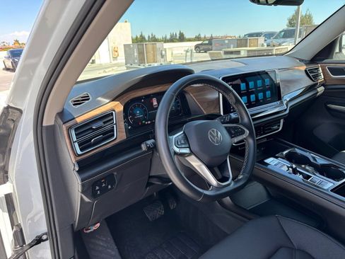 Used 2026 Volkswagen Atlas SE FWD image 37
