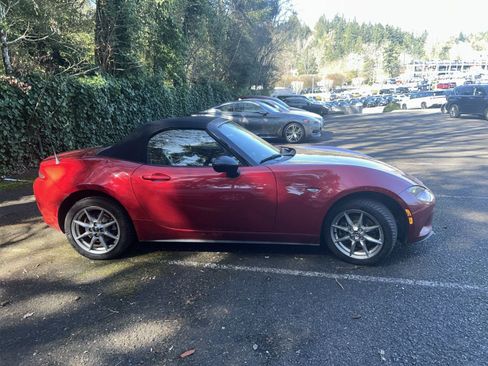 Used 2017 MAZDA MX-5 Miata Sport image 4