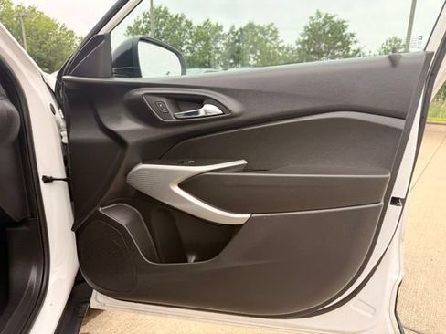Used 2024 Chevrolet Trax RS FWD image 26