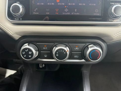 Used 2020 Nissan Versa SV FWD image 17