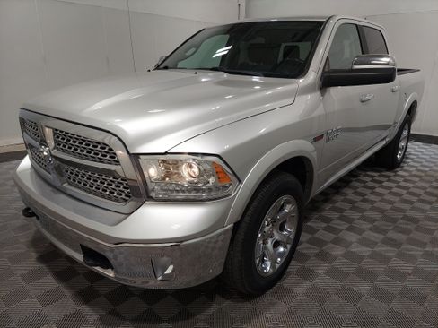Used 2018 RAM 1500 Laramie AWD/4WD image 1