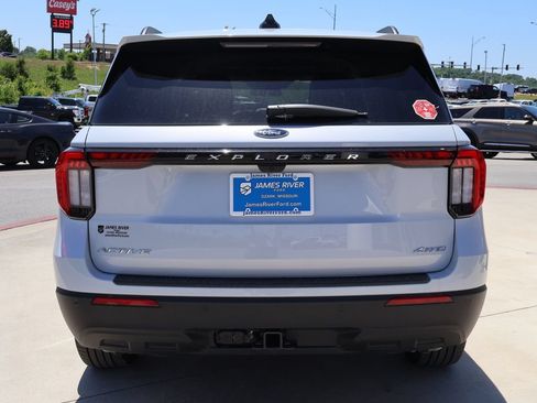 New 2026 Ford Explorer Active AWD/4WD image 4