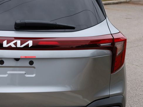 New 2026 Kia Seltos S FWD image 21