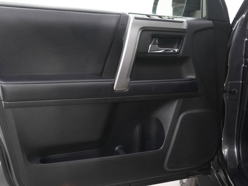 Used 2018 Toyota 4Runner SR5 image 17