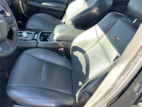 Used 2018 Chrysler 300 S w/ 300S Premium Group image 15