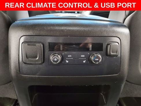 Used 2015 GMC Yukon XL SLT image 25