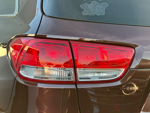 Used 2017 Kia Sorento EX image 13