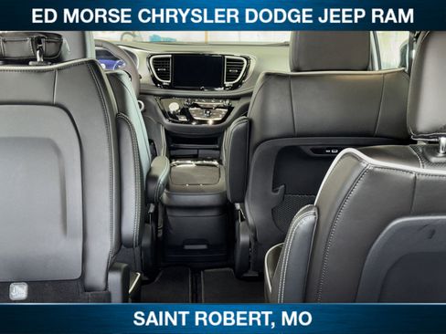 New 2027 Chrysler Pacifica Limited w/ Family Tech Group AWD/4WD image 34