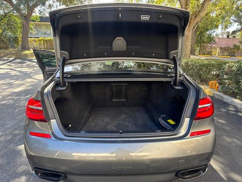 Used 2017 BMW 750i xDrive image 11