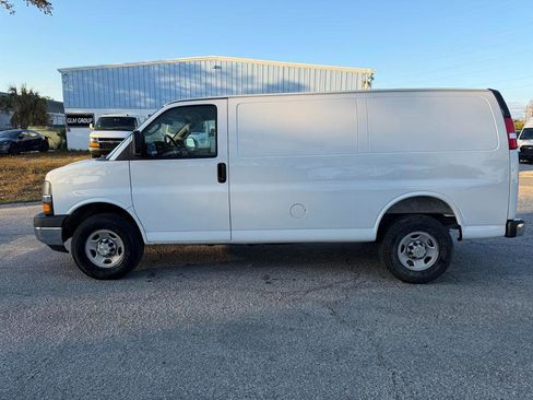Used 2025 Chevrolet Express 2500 w/ Driver Convenience Package image 6