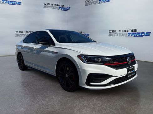 Used 2019 Volkswagen Jetta GLI FWD image 3
