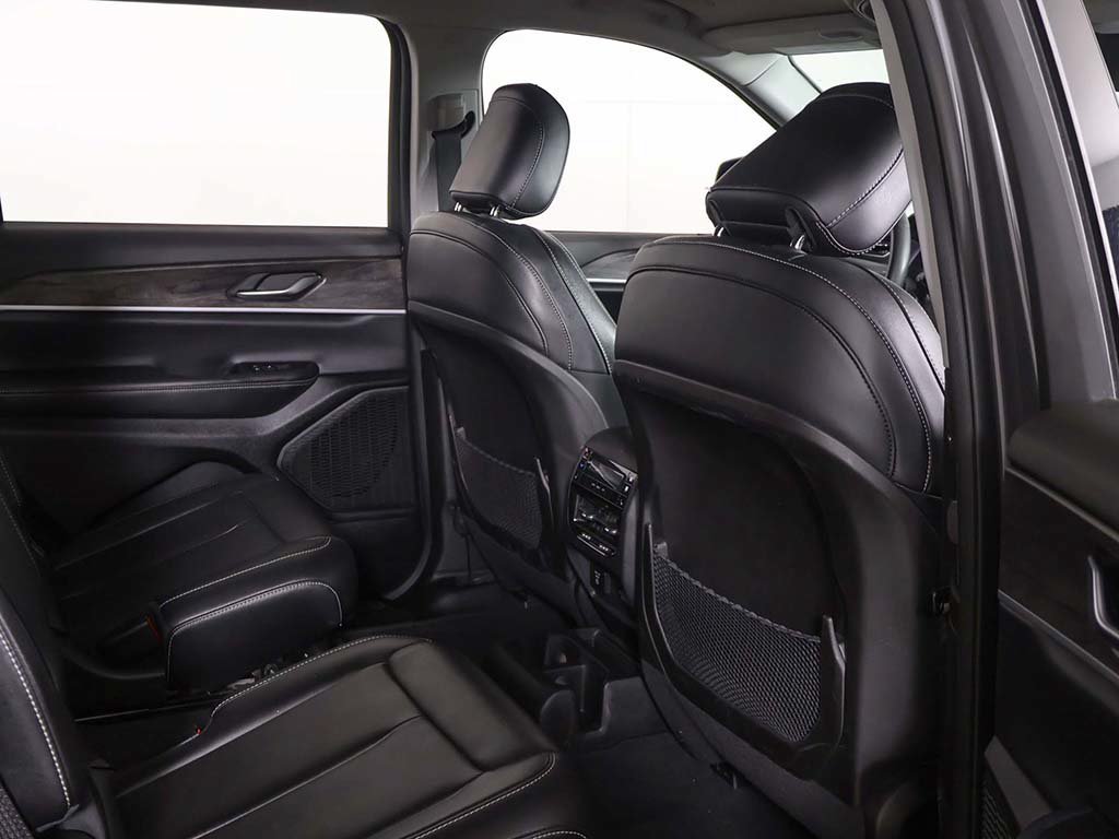 Used 2023 Jeep Grand Cherokee L Limited AWD/4WD image 30