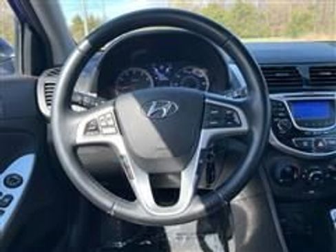 Used 2013 Hyundai Accent SE image 17
