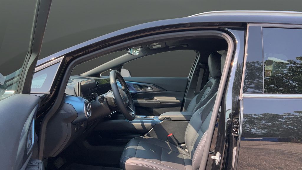 Certified 2024 Chevrolet Equinox EV LT FWD image 17