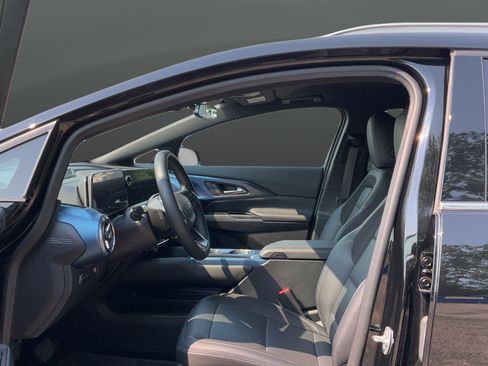 Used 2024 Chevrolet Equinox EV LT FWD image 17