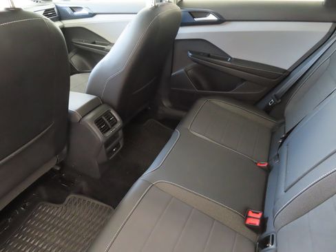 Used 2024 Volkswagen Taos SE w/ Panoramic Sunroof Package AWD/4WD image 23