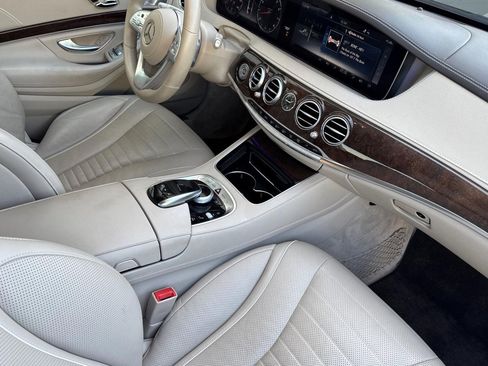 Used 2019 Mercedes-Benz S 560 Sedan image 34